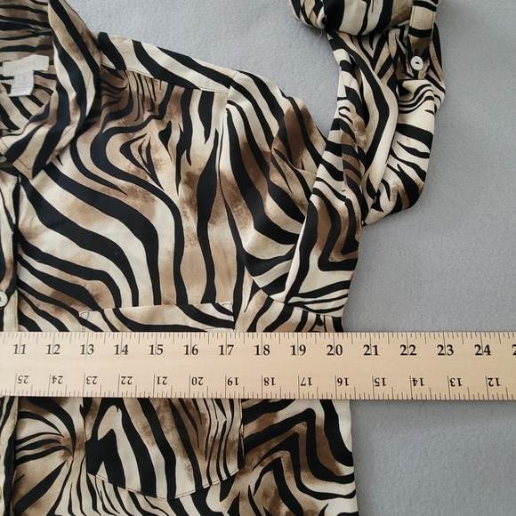 Chico's Womens White Brown Black Tiger Button Down Shirt Top Blouse Size 1 - Picture 3 of 10